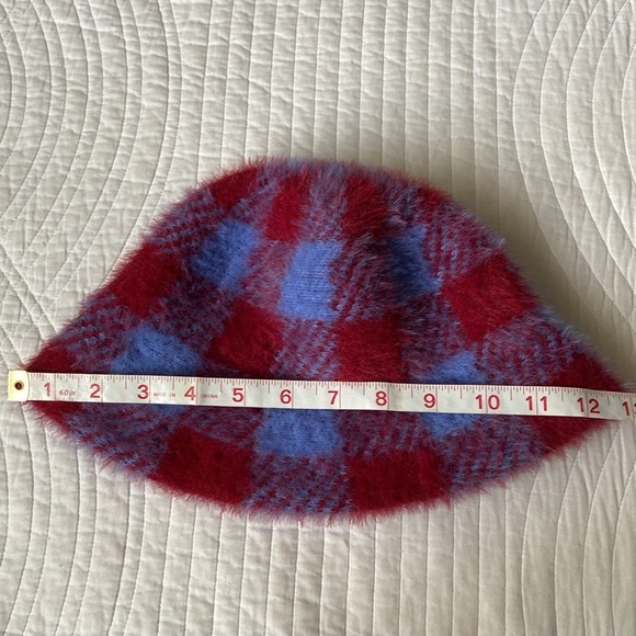 Urban Outfitters Juno Fuzzy Bucket Hat Checkered Plaid Blue Red One Size NEW - Picture 8 of 13